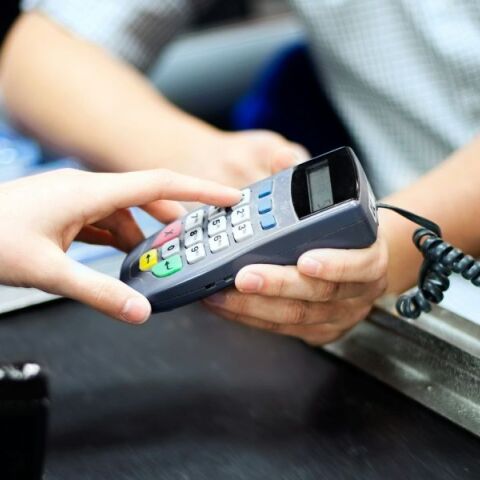 Στις ταμειακές μηχανές του κλάδου εστίασης η Εφορία από την 1η Αυγούστου - Θα γνωρίζει μέχρι και ποια τραπέζια είναι ελεύθερα - Τι προβλέπει η απόφαση της ΑΑΔΕ