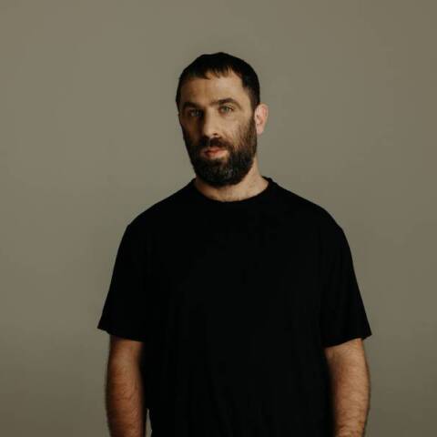 Άρης Μπινιάρης: «Στους "Όρνιθες" έχουμε κρατήσει την ιστορία αλλά έχουμε κάνει αντιστοιχίες με το σήμερα»