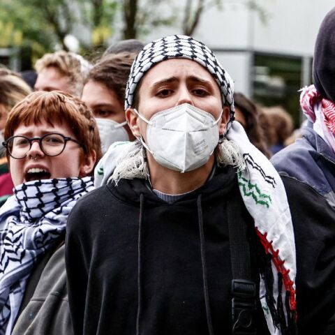 Γερμανία: Δικαστήριο καταδίκασε ακτιβίστρια για το σύνθημα «από το ποτάμι στη θάλασσα, η Παλαιστίνη θα είναι ελεύθερη» - Διαμαρτυρίες έξω από την αίθουσα.  