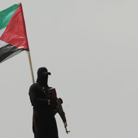 Η Χαμάς διορίζει τον Μοχαμάντ Ισμαήλ Νταρουίς νέο προσωρινό ηγέτη της οργάνωσης - Διαδέχεται τον Ισμαήλ Χανίγια μέχρι τη διεξαγωγή εκλογών.