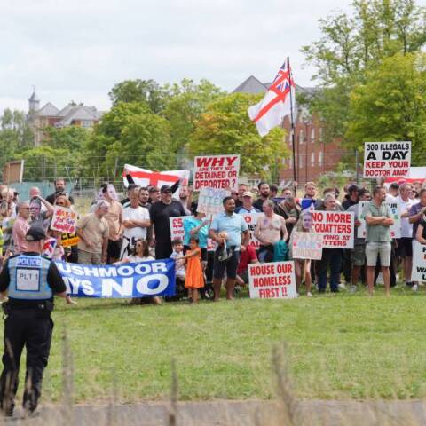 Explainer: Τι ακριβώς συμβαίνει με την ακροδεξιά στο Ηνωμένο Βασίλειο;