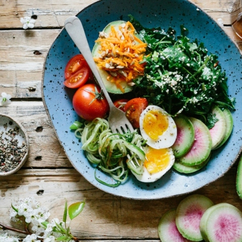 Πώς η διαλειμματική δίαιτα ρυθμίζει τη γήρανση μέσω της αυτοφαγίας