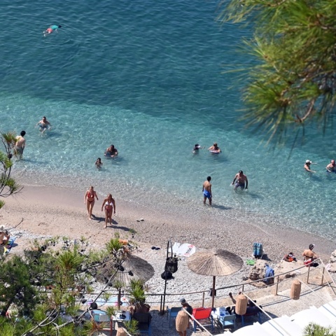 Λουόμενοι σε παραλία