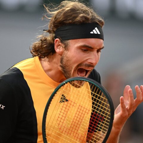 Όχι, ο Τσιτσιπάς δεν κατοικεί στο «Σπιρτόκουτο»