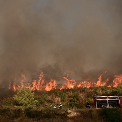 Φωτιά στην Αττική: 112 για εκκένωση της Νέας Πεντέλης προς Χαλάνδρι