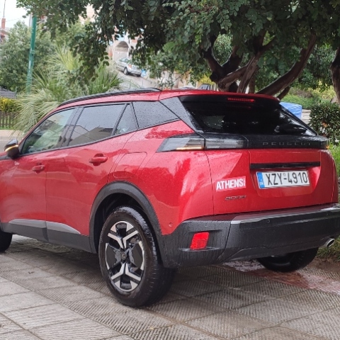 Αυτό είναι το ανανεωμένο Peugeot 2008 που «τα σπάει»