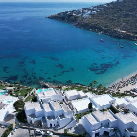 Μύκονος: Συνελήφθη ζευγάρι για διακίνηση ναρκωτικών ουσιών και πλαστογραφία πιστοποιητικών - Τι εντόπισαν οι αστυνομικές αρχές κατά την έρευνα. 