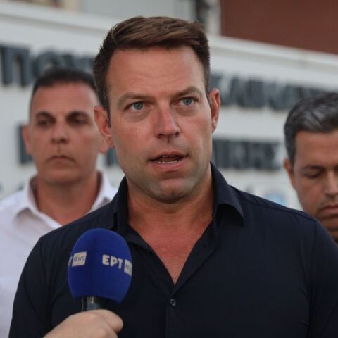 Φωτιά στην Αττική: Ο ΣΥΡΙΖΑ ζητά τα στοιχεία για τον αριθμό των εναέριων μέσων κατάσβεσης στις πυρκαγιές - Ανάρτηση του Στέφανου Κασσελάκη.