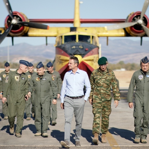 Μητσοτάκης από Ελευσίνα για φωτιές: Μαθαίνουμε τι μπορούμε να κάνουμε 