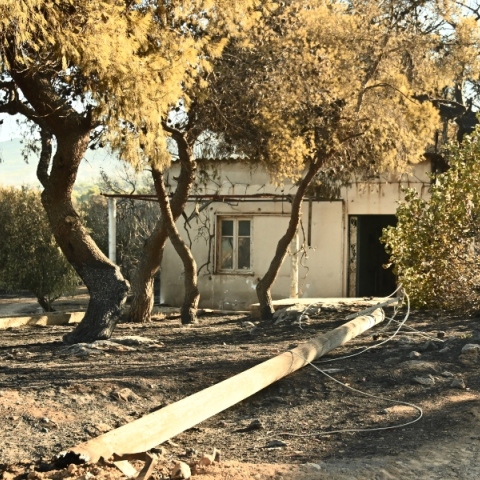 Φωτιά στην Αττική: Βίντεο από το πλιάτσικο στις καμένες περιουσίες 