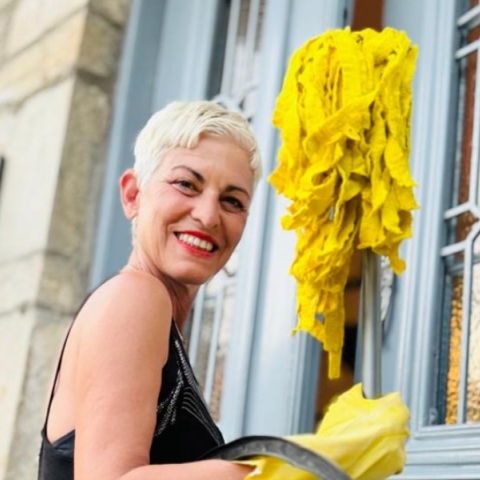 To δράμα μιας R B N B-ίστριας