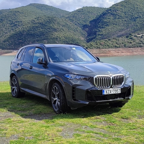 BMW X5 xDrive 50: Καθ΄οδόν για τη λίμνη Σμοκόβου καταλαβαίνεις τι αυτοκίνητο οδηγείς