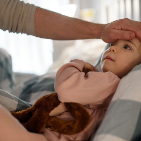 Στρεπτόκοκκος: Τι πρέπει να προσέχουν οι γονείς για παιδιά ως 12 ετών 