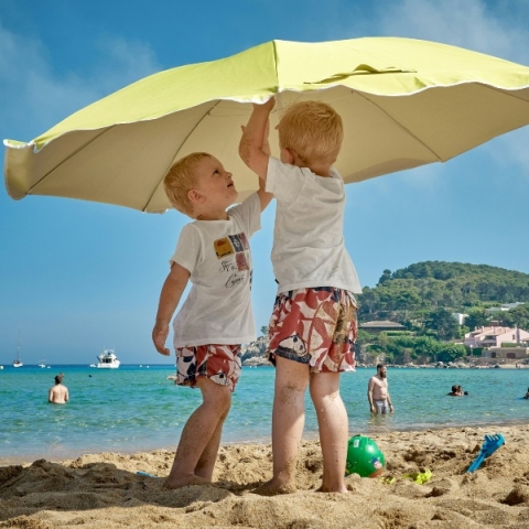 Προστασία των παιδιών στις διακοπές: Οδηγίες από τον ΙΣΑ