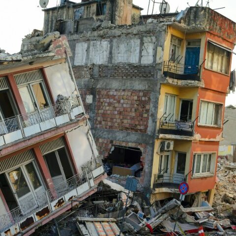 Σεισμοί και κινητά τηλέφωνα 