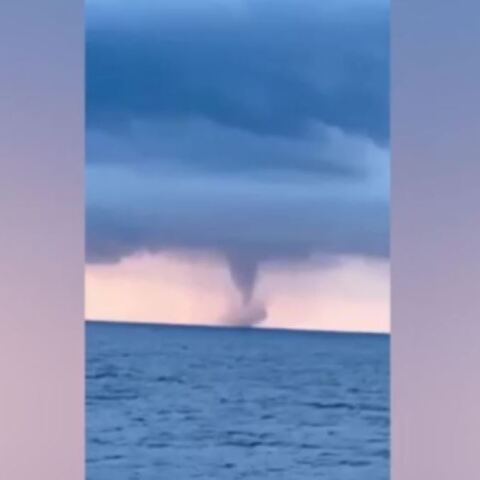 Ζάκυνθος: Υδροστρόβιλος «σάρωσε» το Ιόνιο μετά από δυνατό μπουρίνι