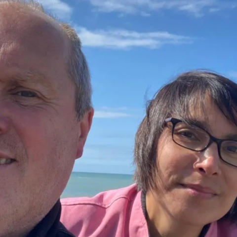 Επέζησε από 160 τσιμπήματα σφηκών 