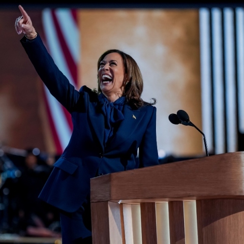 Kάμαλα Χάρις: Είναι και επίσημα υποψήφια των Δημοκρατικών