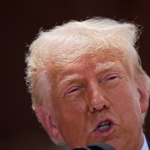 Ο Τραμπ και τα...μαλλιά του 