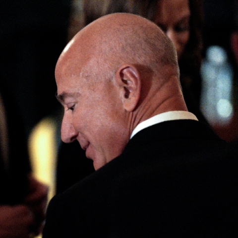 Οι δυο ερωτήσεις που κάνει ο Μπέζος για να σε προσλάβει 