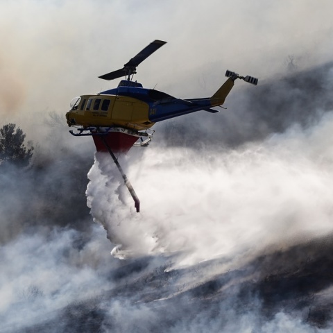 Ελικόπτερο για την κατάσβεση της φωτιάς