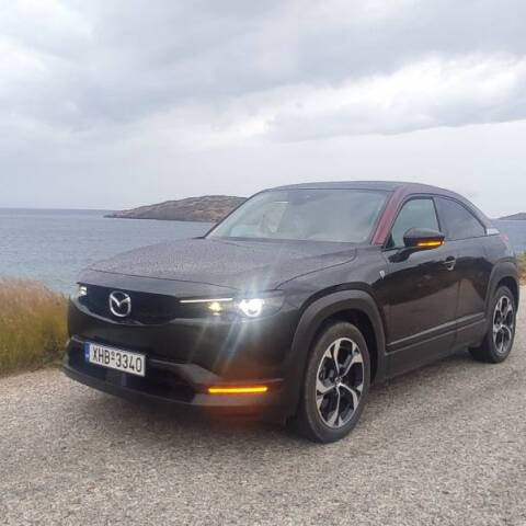 Οδηγούμε το επαναστατικό plug-in υβριδικό Mazda MX-30 e-Skyactiv R-EV