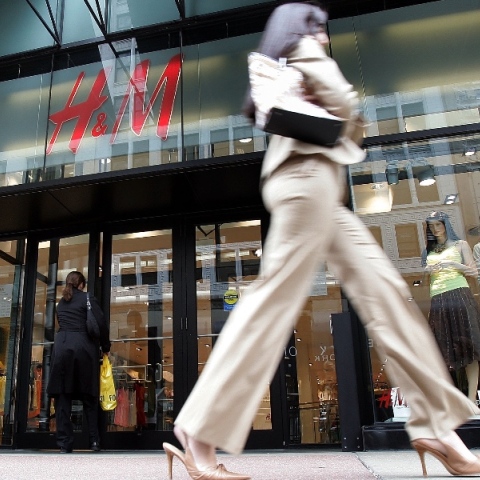 Η H&M έσβησε όλο το υλικό από τη σελίδα της στο Instagram