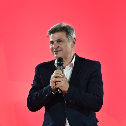 Νίκος Φαραντούρης