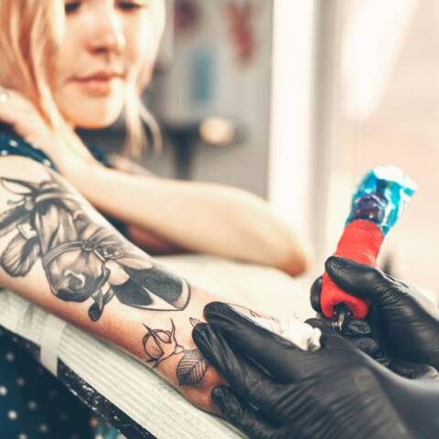 Συνδέονται τα τατουάζ με την εμφάνιση καρκίνου;