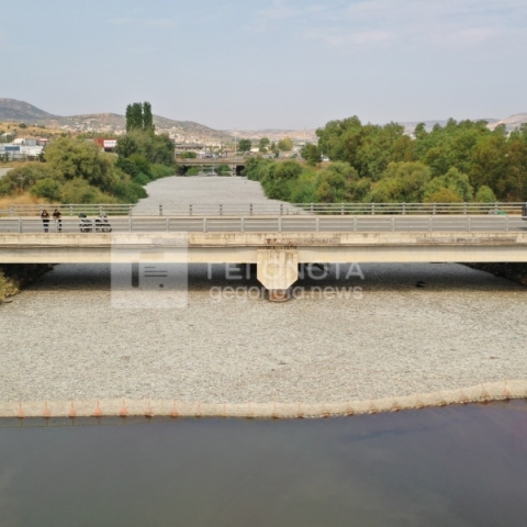 Νεκρά ψάρια στον Βόλο: Εικόνες από drone καταγράφουν την καταστροφή