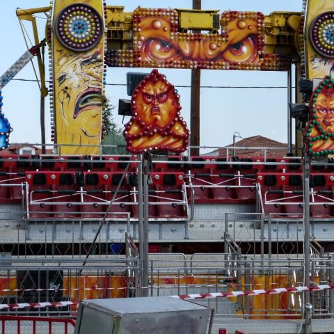 Καταδικασμένη ιδιοκτήτρια «μοιραίου» λούνα παρκ σε Χαλκίδα και Αλμυρό, έλαβε άδεια για πανηγύρι στη Λάρισα