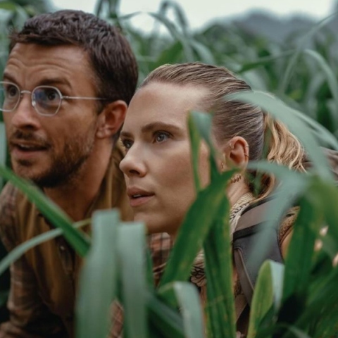 Σκάρλετ Γιόχανσον και τον Τζόναθαν Μπέιλι στο Jurassic World Rebirth