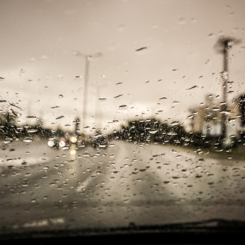 Κακοκαιρία: Στην Αττική καταιγίδες και διακοπές ρεύματος - Έντονα τα φαινόμενα και στην Εύβοια