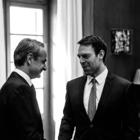 Κόκκινοι δικτατορίσκοι και φλεγόμενα νιάτα