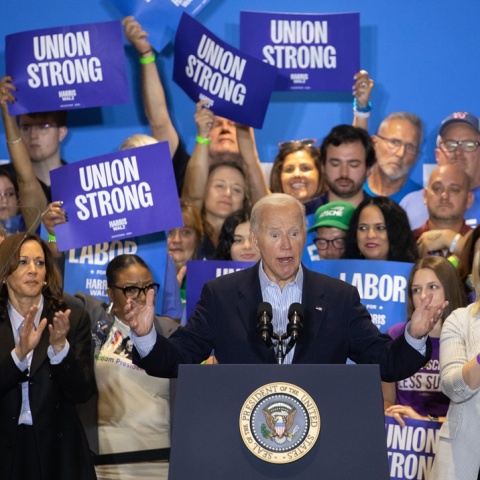 Τζο Μπάιντεν και Κάμαλα Χάρις σε προεκλογική συγκέντρωση στην Πενσιλβάνια