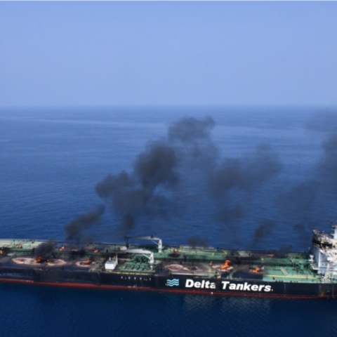 Χούθι: Σταματά η ρυμούλκηση του Sounion από τις «Ασπίδες» 