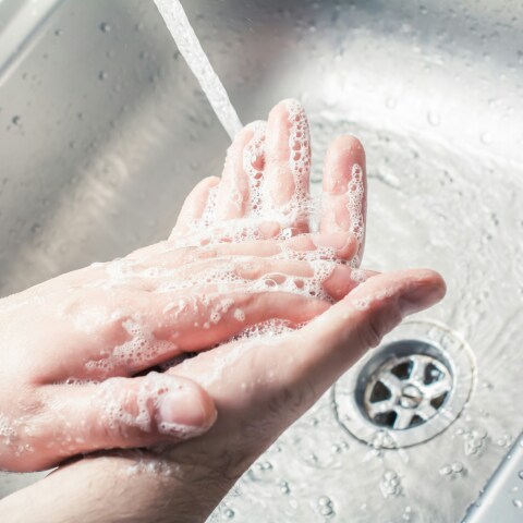 Τα απολυμαντικά δεν αντικαθιστούν το πλύσιμο των χεριών - Ισχυρή σύσταση του ΕΟΦ