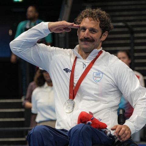 Ο άνθρωπος που «δεν μπορεί να τα παρατάει» - Η ιστορία του Αντώνη Τσαπατάκη