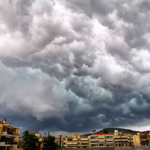 Καιρός: Έρχονται βροχές, καταιγίδες, χαλάζι και κεραυνοί 