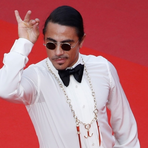 O Salt Bae ξέρει να προκαλεί 