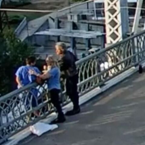 Ο Τζον Μπον Τζόβι σώζει γυναίκα που ήθελε να πηδήξει από γέφυρα 