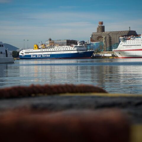 Λιμάνι του Πειραιά:Τηλεφώνημα για βόμβα 
