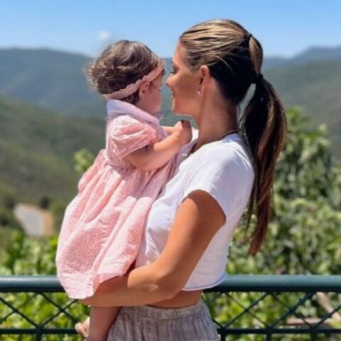 Στην Ελλάδα με την κόρη της η Μαρία Μενούνος