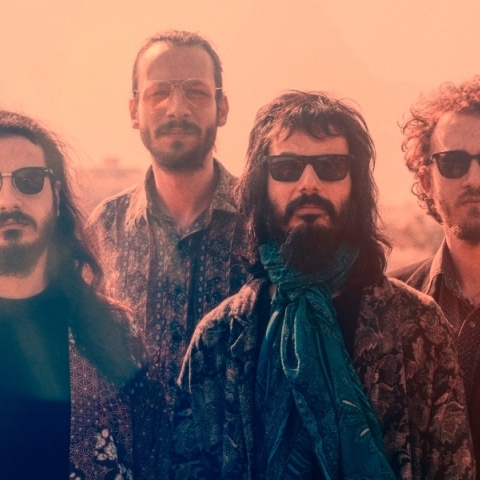 Buzz' Ayaz: Ο Αντώνης Αντωνίου των Monsieur Doumani μιλάει για τη νέα πειραματική μπάντα από την Κύπρo.