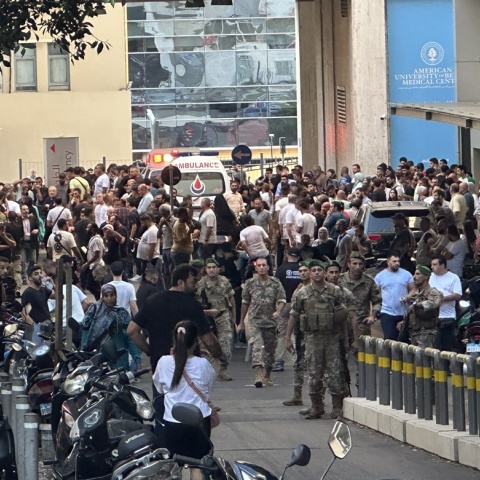 Στους δρόμους αρχές και πολίτες μετά τις εκρήξεις σε βομβητές στον Λίβανο