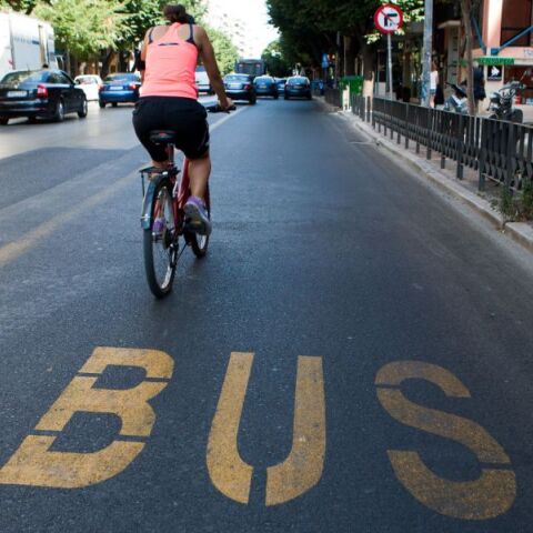 Θεσσαλονίκη: Μόνο από τη μπροστινή πόρτα η είσοδος σε λεωφορεία 20 γραμμών, με στόχο την πάταξη της εισιτηριοδιαφυγής - Ποιες εντάσσονται πρώτες στον σχεδιασμό.