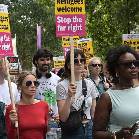 Το μεταναστευτικό και το ταραχώδες καλοκαίρι της Μ. Βρετανίας