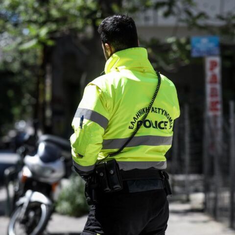 Συνελήφθη 31χρονος δραπέτης φυλακών για κλοπή 14 οχημάτων από επαγγελματικούς χώρους στάθμευσης στα Εξάρχεια - Άνω των 300.000 ευρώ η αξία τους.