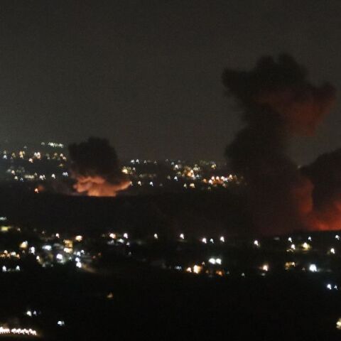 Εντατικοί βομβαρδισμοί του Ισραήλ στον νότιο Λίβανο, μετά την επιδρομή σε προάστιο της Βηρυτού που χαρακτηρίστηκε νέο βαρύ πλήγμα για τη Χεζμπολάχ.