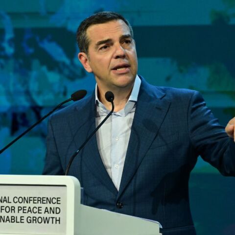 Ο πρώην πρωθυπουργός Αλέξης Τσίπρας θα τιμηθεί με το Βραβείο Ειρήνης «Νίκος Νικηφορίδης» 2024 για τη Συμφωνία των Πρεσπών. 